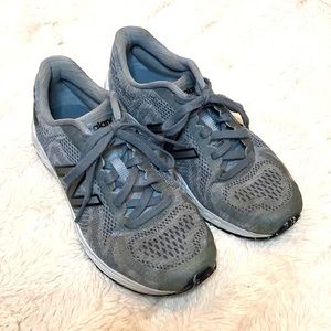 Kids New Balance Size 1 - Like New